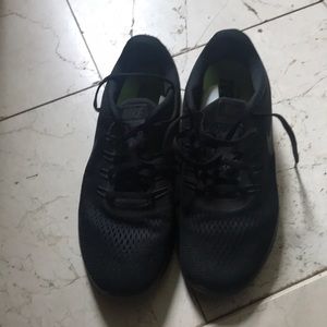 NIKE SNEAKER SIZE 9